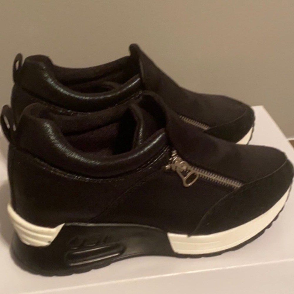 Black platform sneakers